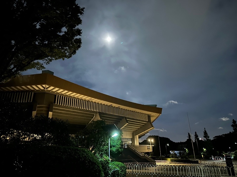 スーパームーンと日本武道館